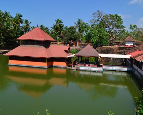 Free HTML5 Bootstrap Template by FreeHTML5.co